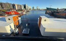 Houseboat-Amsterdam-Classic